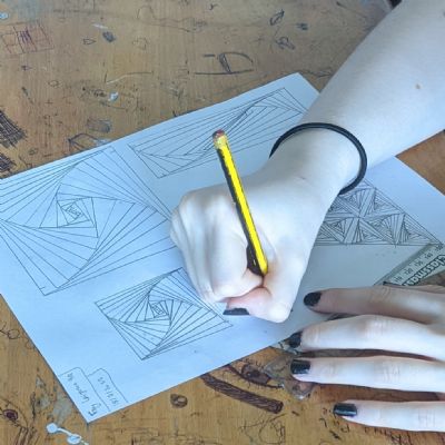 Drawing curves of pursuit