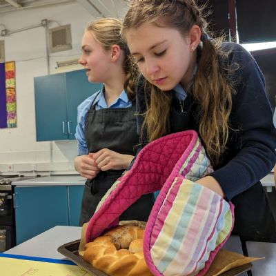 Year8FoodTechBreadmaking202324)